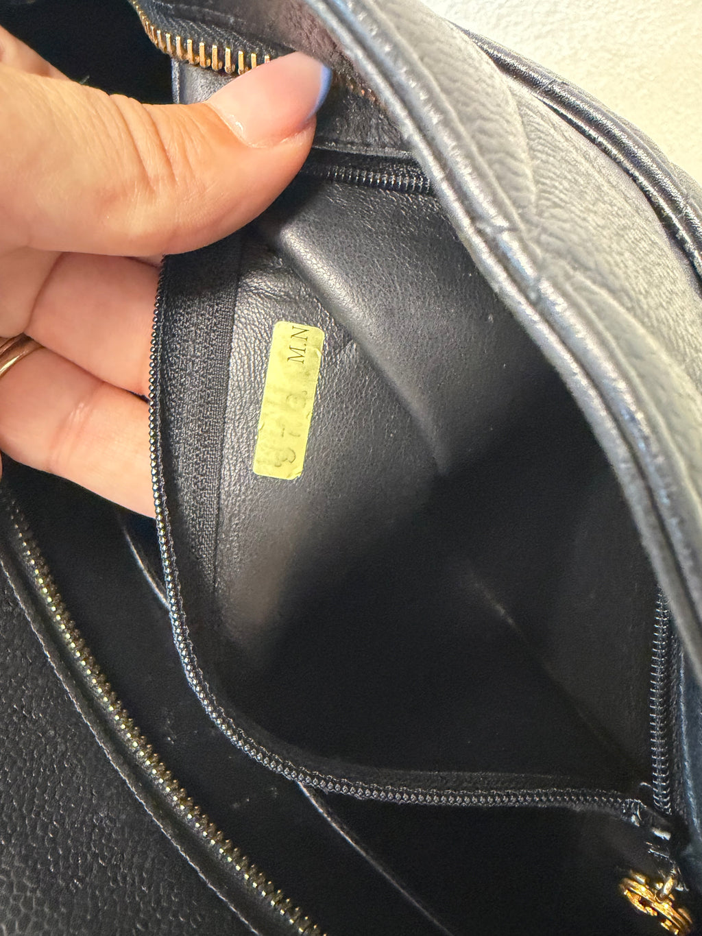 CHANEL MEDAILLON NERA