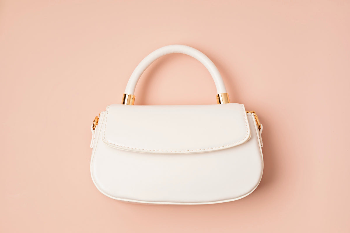 Borsa bianca con dettagli oro — ARY Luxury